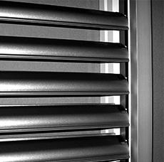 Die Unterputzblende BAP-ISO von VALETTA ist geeignet für Außenjalousien oder Raffstore und Fenstermarkisen, in Kombination mit Insektenschutz (rollbar und Spannrahmen) Schiebe- und Schwenkrahmen. Wärmebrückenfreie Konstruktion durch Verwendung von EPS und