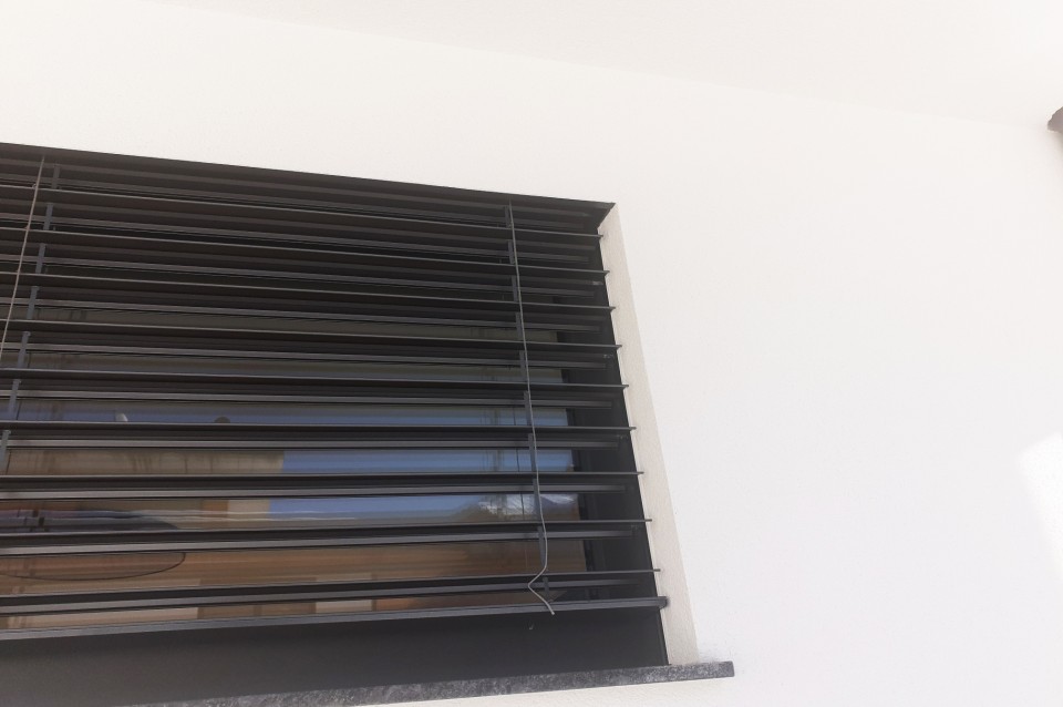 Raffstore preise, raffstore hella, raffstore warema, raffstore außen, raffstore kosten, raffstore steuerung, raffstore preisvergleich, raffstore, raffrollo, jalousien und raffstore, moderne fassade, wohnhäuser, flexibler sonnenschutz, tageslicht