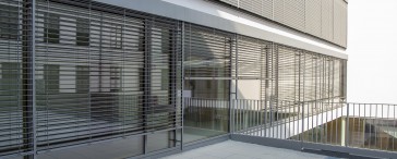 Raffstore preise, raffstore hella, raffstore warema, raffstore außen, raffstore kosten, raffstore steuerung, raffstore preisvergleich, raffstore, raffrollo, jalousien und raffstore, moderne fassade, wohnhäuser, flexibler sonnenschutz, tageslicht
