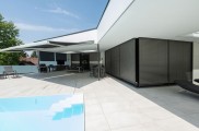 Terrasse, Österreich, VALETTA Sonnenschutztechnik, Sonnenschutz, RA93, Raffstore, mit Schienenführung, Sonne, außen, Markise, LUNA-Markise, Gelenksarmmarkise