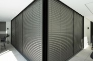 Terrasse, Österreich, VALETTA Sonnenschutztechnik, Sonnenschutz, RA93, Raffstore, mit Schienenführung, Sonne, außen