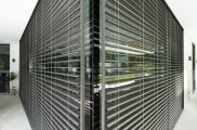 Terrasse, Österreich, VALETTA Sonnenschutztechnik, Sonnenschutz, RA93, Raffstore, mit Schienenführung, Sonne, außen