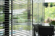 Terrasse, Österreich, VALETTA Sonnenschutztechnik, Sonnenschutz, RA93, Raffstore, mit Schienenführung, Sonne, außen