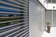 Raffstore preise, raffstore hella, raffstore warema, raffstore außen, raffstore kosten, raffstore steuerung, raffstore preisvergleich, raffstore, raffrollo, jalousien und raffstore, moderne fassade, wohnhäuser, flexibler sonnenschutz, tageslicht, tageslic
