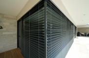 Raffstore preise, raffstore hella, raffstore warema, raffstore außen, raffstore kosten, raffstore steuerung, raffstore preisvergleich, raffstore, raffrollo, jalousien und raffstore, moderne fassade, wohnhäuser, flexibler sonnenschutz, tageslicht, tageslic