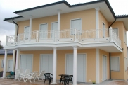 Raffstore preise, raffstore hella, raffstore warema, raffstore außen, raffstore kosten, raffstore steuerung, raffstore preisvergleich, raffstore, raffrollo, jalousien und raffstore, moderne fassade, wohnhäuser, flexibler sonnenschutz, tageslicht, tageslic