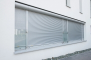 Rollladen Systeme, vorbaurollladen, rollladen konfiguartor, rolladenmotor, rollladenpanzer, rollladen preise, rollladen preisvergleich, rollladen hersteller, unterputz rollladen, unterputz vorbaurollladen, funkbedienung rollladen, passives kühlen mit roll