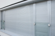 Rollladen Systeme, vorbaurollladen, rollladen konfiguartor, rolladenmotor, rollladenpanzer, rollladen preise, rollladen preisvergleich, rollladen hersteller, unterputz rollladen, unterputz vorbaurollladen, funkbedienung rollladen, passives kühlen mit roll