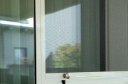 Insektenschutz, Insektenschutzmittel, Insektenschutz schiebetür, insektenschutz vorhang, insektenschutz dachfenster, insektenschutz plissee, insektenstiche, insektenschutzgitter, Lichtschachtabdeckung, Kellerschachtabdeckung, Balkon- und Terrassentüren