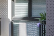 Innenjalousie motor, innenjalousie fenster, innenjalousien montieren, innenjalousien österreich, innenjalousien befestigung, plissee, jalousien innenjalousien, jalousie nach maß, innenjalousie nach maß, sonnenlicht, innenliegender sonnenschutz
