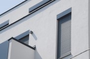 Raffstore preise, raffstore hella, raffstore warema, raffstore außen, raffstore kosten, raffstore steuerung, raffstore preisvergleich, raffstore, raffrollo, jalousien und raffstore, moderne fassade, wohnhäuser, flexibler sonnenschutz, tageslicht
