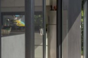 Insektenschutz, Insektenschutzmittel, Insektenschutz schiebetür, insektenschutz vorhang, insektenschutz dachfenster, insektenschutz plissee, insektenstiche, insektenschutzgitter, Lichtschachtabdeckung, Kellerschachtabdeckung, Balkon- und Terrassentüren