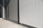 Insektenschutz, Insektenschutzmittel, Insektenschutz schiebetür, insektenschutz vorhang, insektenschutz dachfenster, insektenschutz plissee, insektenstiche, insektenschutzgitter, Lichtschachtabdeckung, Kellerschachtabdeckung, Balkon- und Terrassentüren