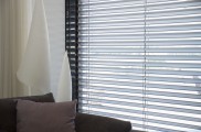 Raffstore preise, raffstore hella, raffstore warema, raffstore außen, raffstore kosten, raffstore steuerung, raffstore preisvergleich, raffstore, raffrollo, jalousien und raffstore, moderne fassade, wohnhäuser, flexibler sonnenschutz, tageslicht
