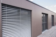 Raffstore preise, raffstore hella, raffstore warema, raffstore außen, raffstore kosten, raffstore steuerung, raffstore preisvergleich, raffstore, raffrollo, jalousien und raffstore, moderne fassade, wohnhäuser, flexibler sonnenschutz, tageslicht