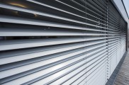 Raffstore preise, raffstore hella, raffstore warema, raffstore außen, raffstore kosten, raffstore steuerung, raffstore preisvergleich, raffstore, raffrollo, jalousien und raffstore, moderne fassade, wohnhäuser, flexibler sonnenschutz, tageslicht