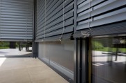Raffstore preise, raffstore hella, raffstore warema, raffstore außen, raffstore kosten, raffstore steuerung, raffstore preisvergleich, raffstore, raffrollo, jalousien und raffstore, moderne fassade, wohnhäuser, flexibler sonnenschutz, tageslicht