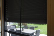 Insektenschutz, Insektenschutzmittel, Insektenschutz schiebetür, insektenschutz vorhang, insektenschutz dachfenster, insektenschutz plissee, insektenstiche, insektenschutzgitter, Lichtschachtabdeckung, Kellerschachtabdeckung, Balkon- und Terrassentüren