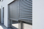 Raffstore preise, raffstore hella, raffstore warema, raffstore außen, raffstore kosten, raffstore steuerung, raffstore preisvergleich, raffstore, raffrollo, jalousien und raffstore, moderne fassade, wohnhäuser, flexibler sonnenschutz, tageslicht