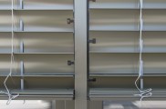 Raffstore preise, raffstore hella, raffstore warema, raffstore außen, raffstore kosten, raffstore steuerung, raffstore preisvergleich, raffstore, raffrollo, jalousien und raffstore, moderne fassade, wohnhäuser, flexibler sonnenschutz, tageslicht