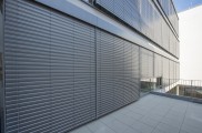 Raffstore preise, raffstore hella, raffstore warema, raffstore außen, raffstore kosten, raffstore steuerung, raffstore preisvergleich, raffstore, raffrollo, jalousien und raffstore, moderne fassade, wohnhäuser, flexibler sonnenschutz, tageslicht