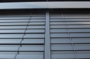 Raffstore preise, raffstore hella, raffstore warema, raffstore außen, raffstore kosten, raffstore steuerung, raffstore preisvergleich, raffstore, raffrollo, jalousien und raffstore, moderne fassade, wohnhäuser, flexibler sonnenschutz, tageslicht