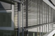 Raffstore preise, raffstore hella, raffstore warema, raffstore außen, raffstore kosten, raffstore steuerung, raffstore preisvergleich, raffstore, raffrollo, jalousien und raffstore, moderne fassade, wohnhäuser, flexibler sonnenschutz, tageslicht