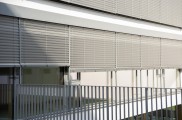 Raffstore preise, raffstore hella, raffstore warema, raffstore außen, raffstore kosten, raffstore steuerung, raffstore preisvergleich, raffstore, raffrollo, jalousien und raffstore, moderne fassade, wohnhäuser, flexibler sonnenschutz, tageslicht