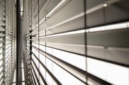 Raffstore preise, raffstore hella, raffstore warema, raffstore außen, raffstore kosten, raffstore steuerung, raffstore preisvergleich, raffstore, raffrollo, jalousien und raffstore, moderne fassade, wohnhäuser, flexibler sonnenschutz, tageslicht