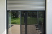 Insektenschutz, Insektenschutzmittel, Insektenschutz schiebetür, insektenschutz vorhang, insektenschutz dachfenster, insektenschutz plissee, insektenstiche, insektenschutzgitter, Lichtschachtabdeckung, Kellerschachtabdeckung, Balkon- und Terrassentüren