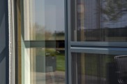 Insektenschutz, Insektenschutzmittel, Insektenschutz schiebetür, insektenschutz vorhang, insektenschutz dachfenster, insektenschutz plissee, insektenstiche, insektenschutzgitter, Lichtschachtabdeckung, Kellerschachtabdeckung, Balkon- und Terrassentüren