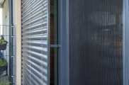 Insektenschutz, Insektenschutzmittel, Insektenschutz schiebetür, insektenschutz vorhang, insektenschutz dachfenster, insektenschutz plissee, insektenstiche, insektenschutzgitter, Lichtschachtabdeckung, Kellerschachtabdeckung, Balkon- und Terrassentüren